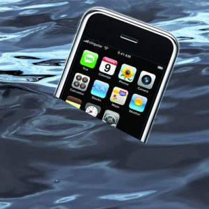 چگونه گوشی موبایل خیس شده را از سوختن نجات دهیم؟